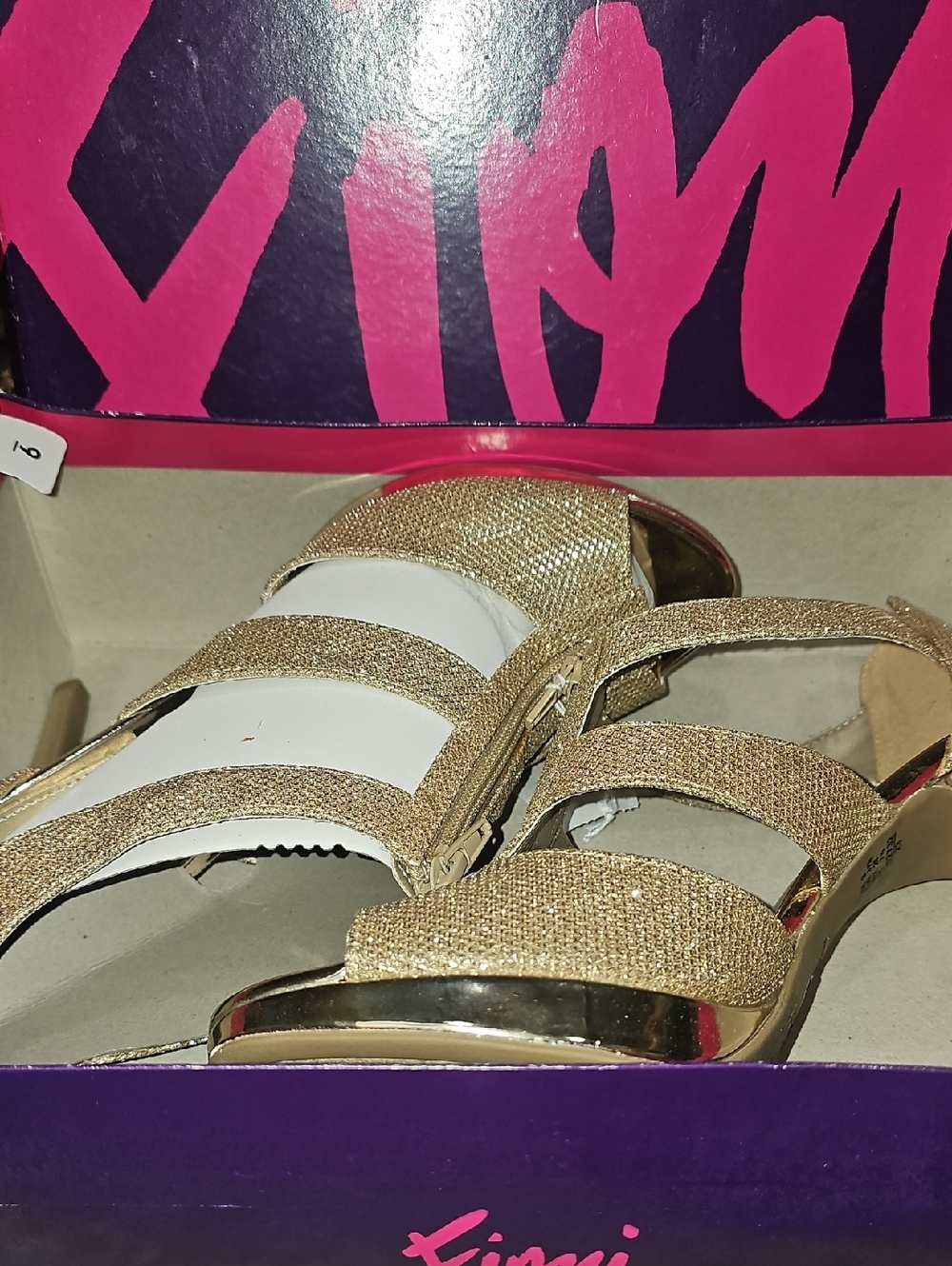 FIONI NWT Women's Gold Glitter Strappy Sandal Heels Size 9
